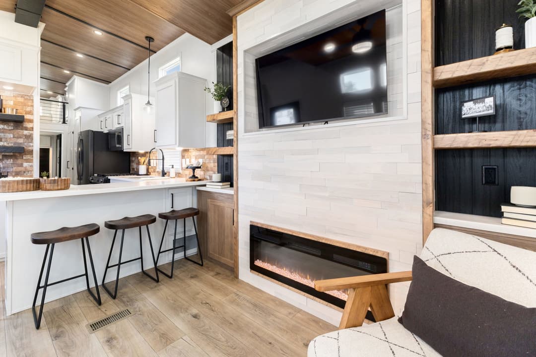 Eldorado 9051 interior home features