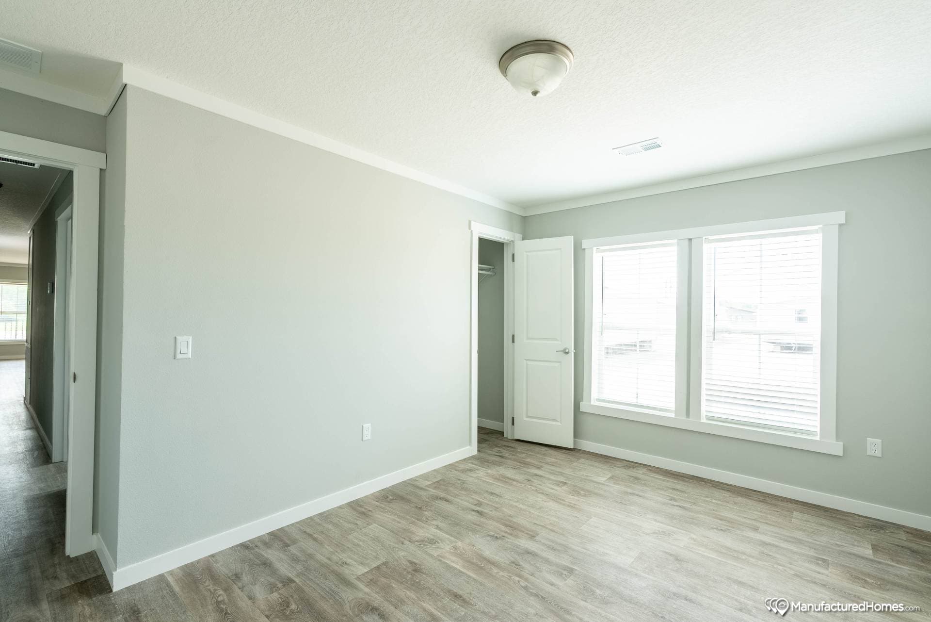 Chc1670-103 bedroom home features