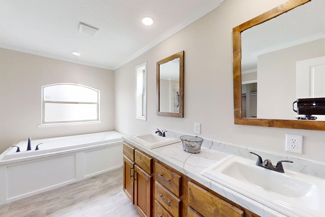 Pri3270-2014 bathroom home features