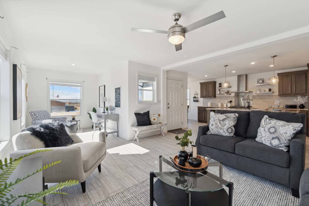 Aurora-e interior home features