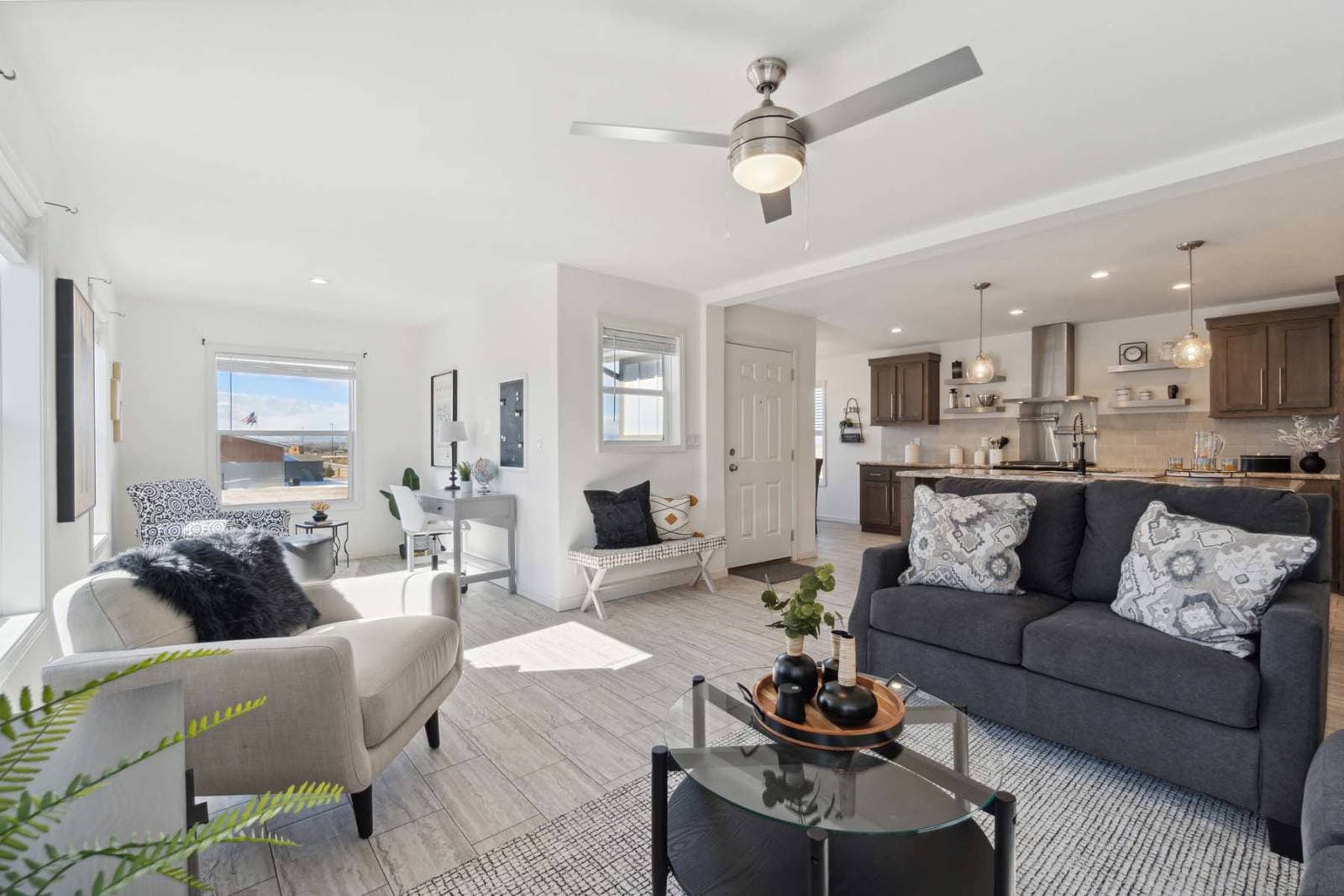 Aurora-e interior home features