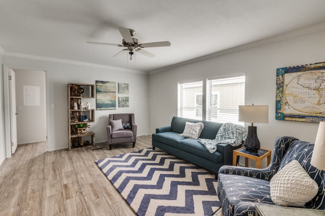 Emerald 28603a interior home features