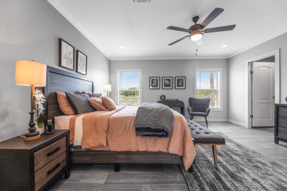 Apex 32763x bedroom home features