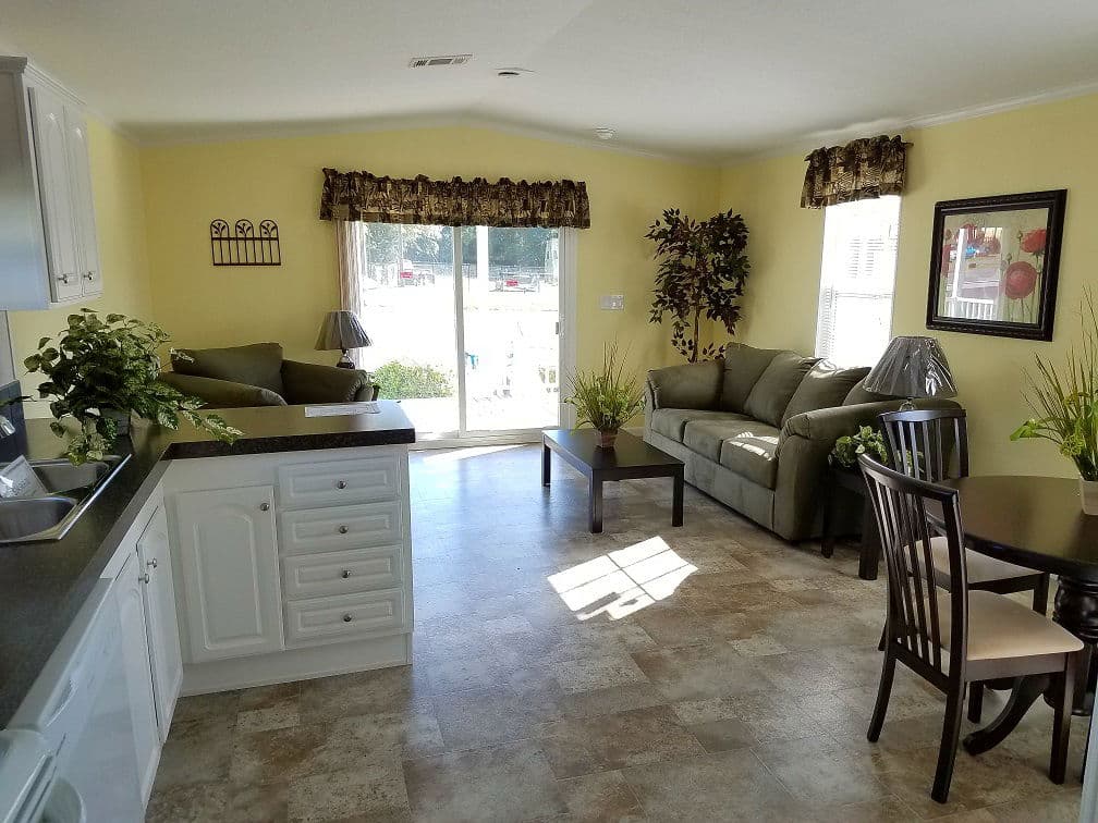 Vacation cottage interior home features