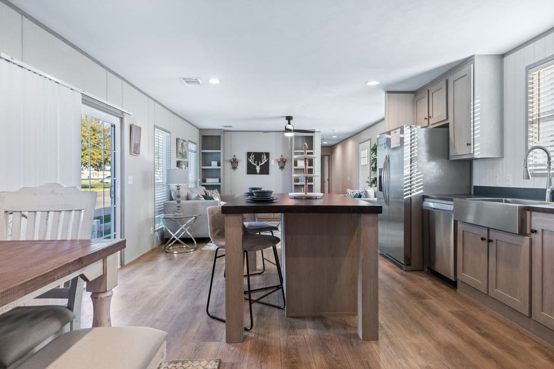 Resolution 16763j kitchen home features