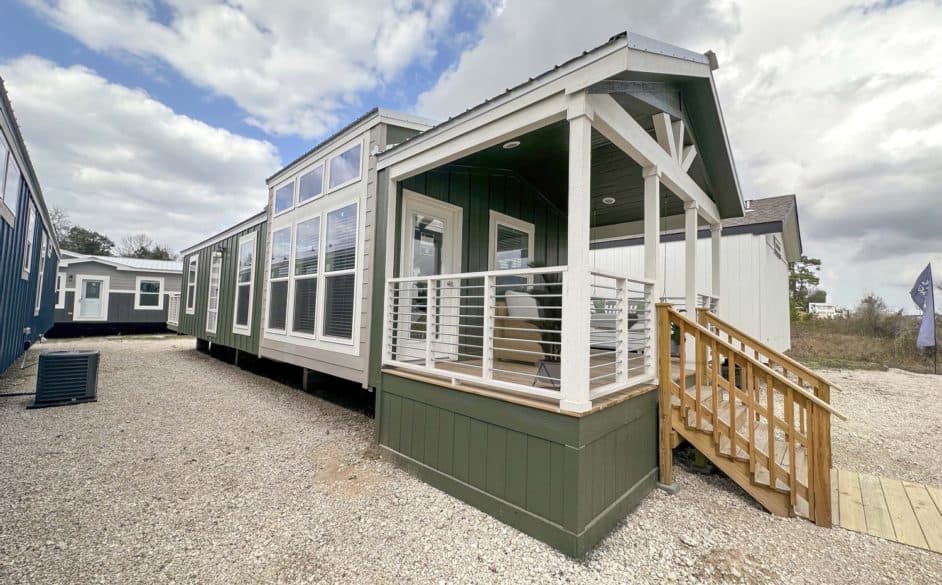 Starling d44ep8 elevation and exterior home features