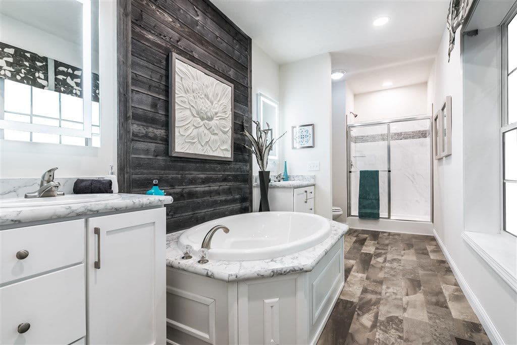 Ultra 13 bathroom home features