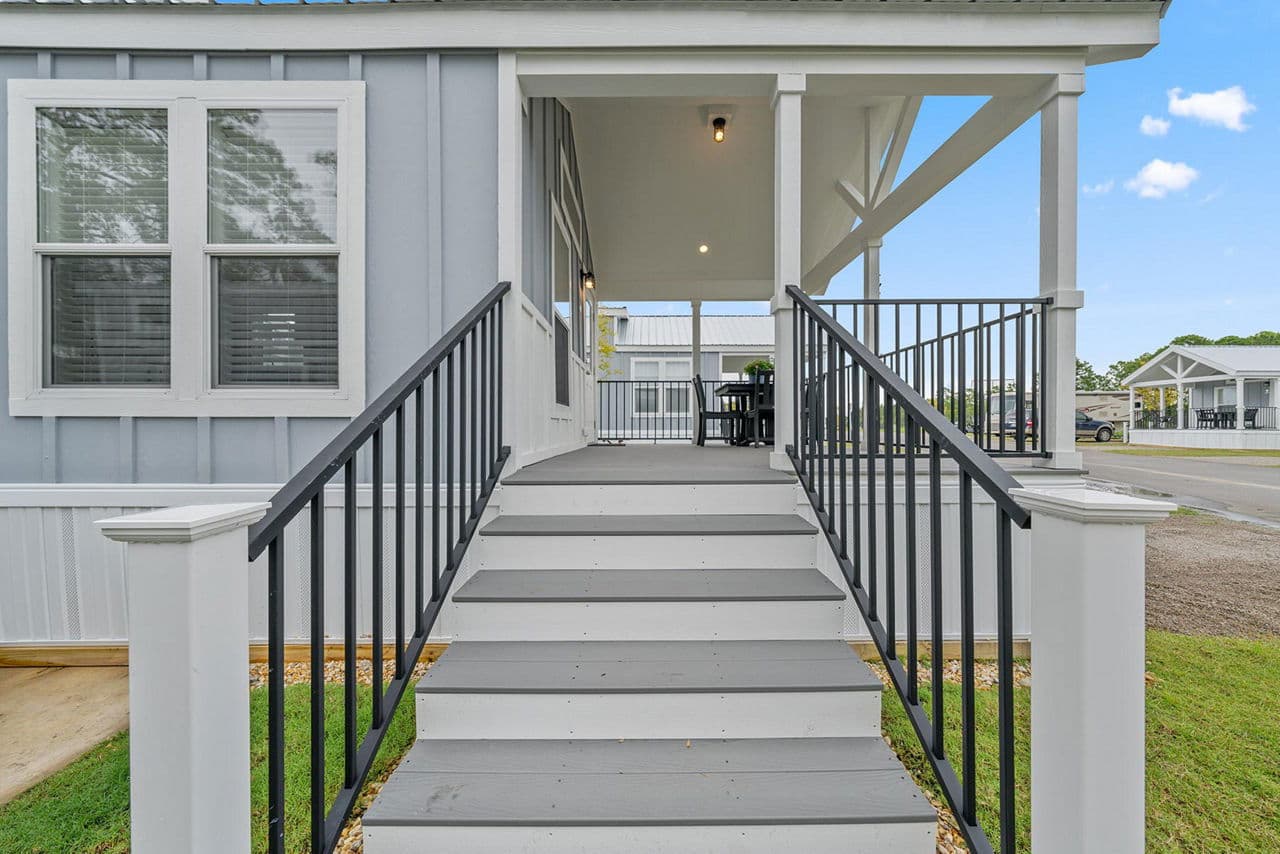 Park model 4110l exterior home features