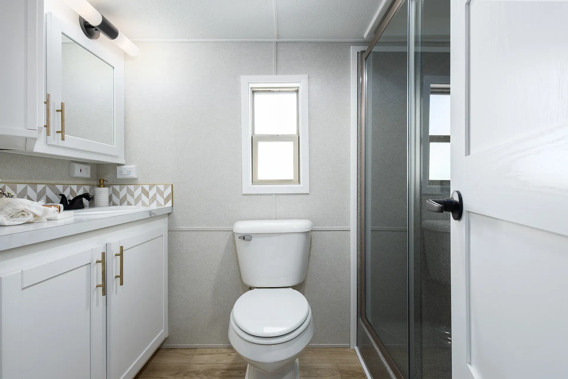 Island bathroom home features