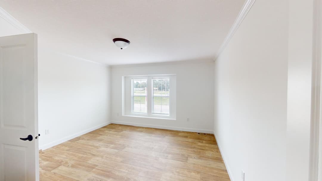 Pri3284-2010 bedroom home features