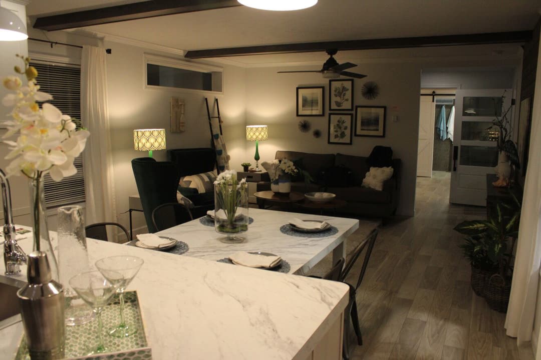 National 24525 interior home features