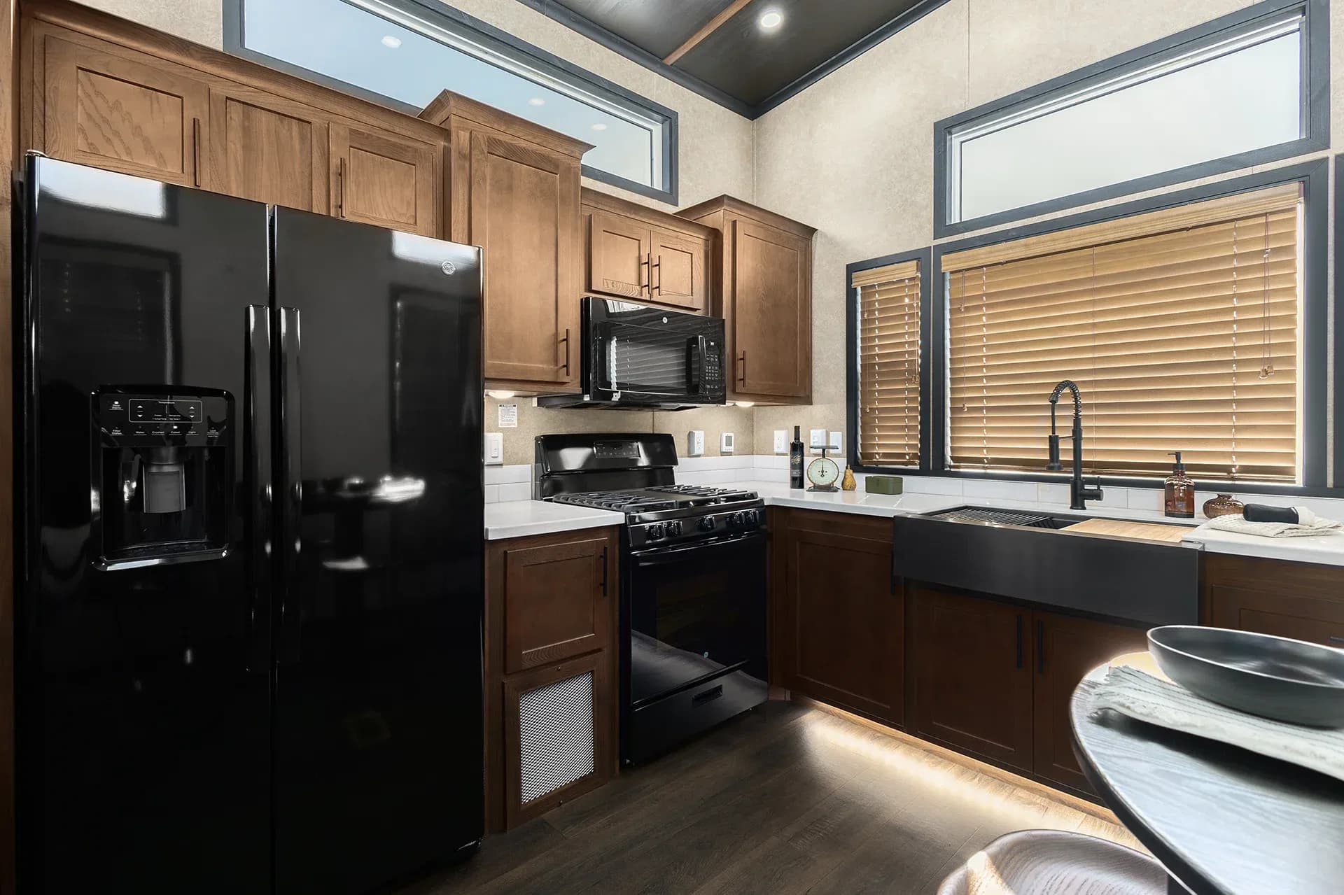 Eldorado 9001 kitchen home features