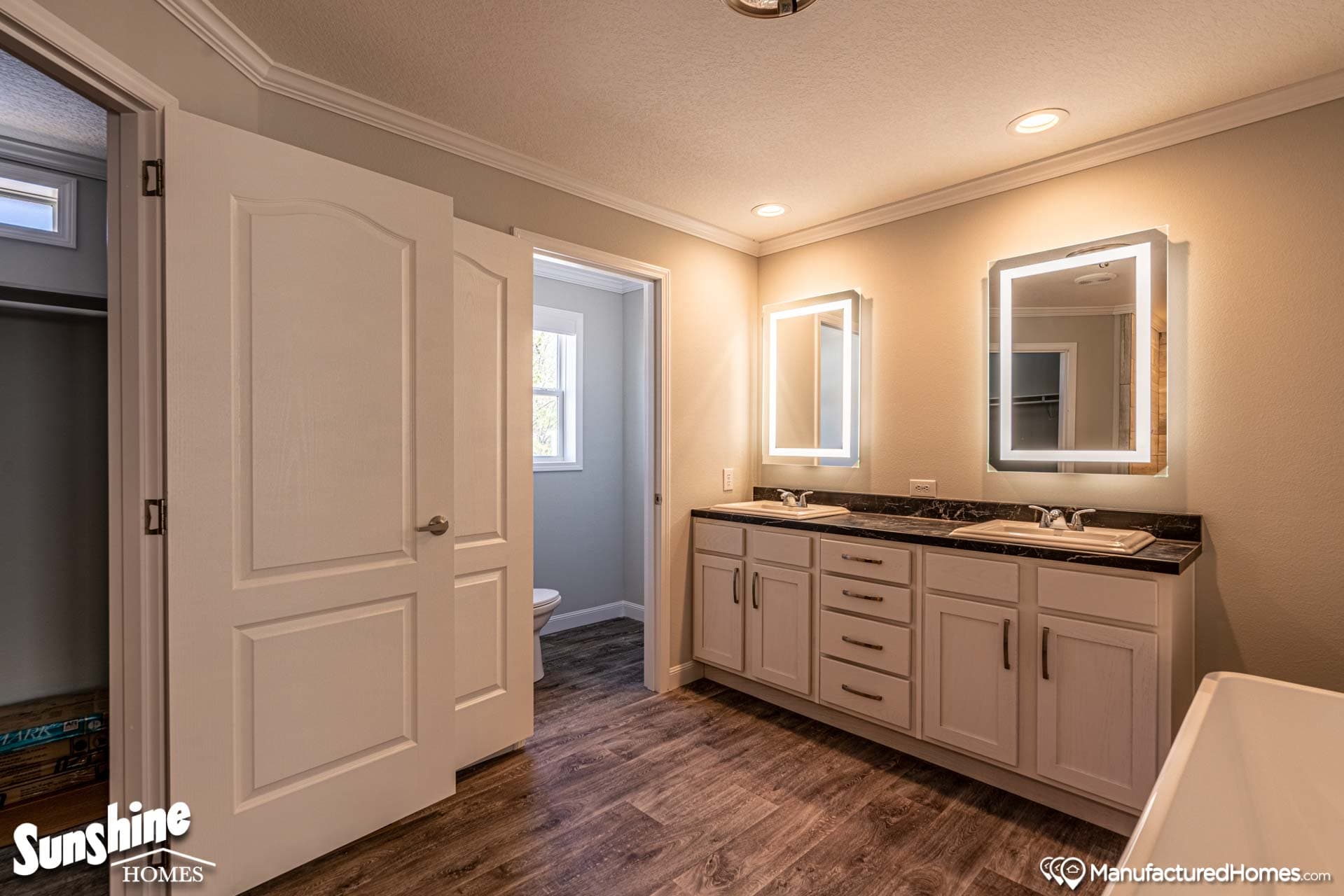 Pri3270-2008 bathroom home features