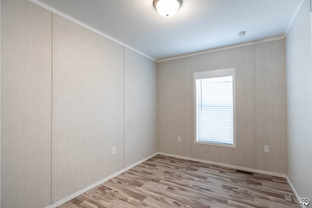 Arc1680-8018 bedroom home features