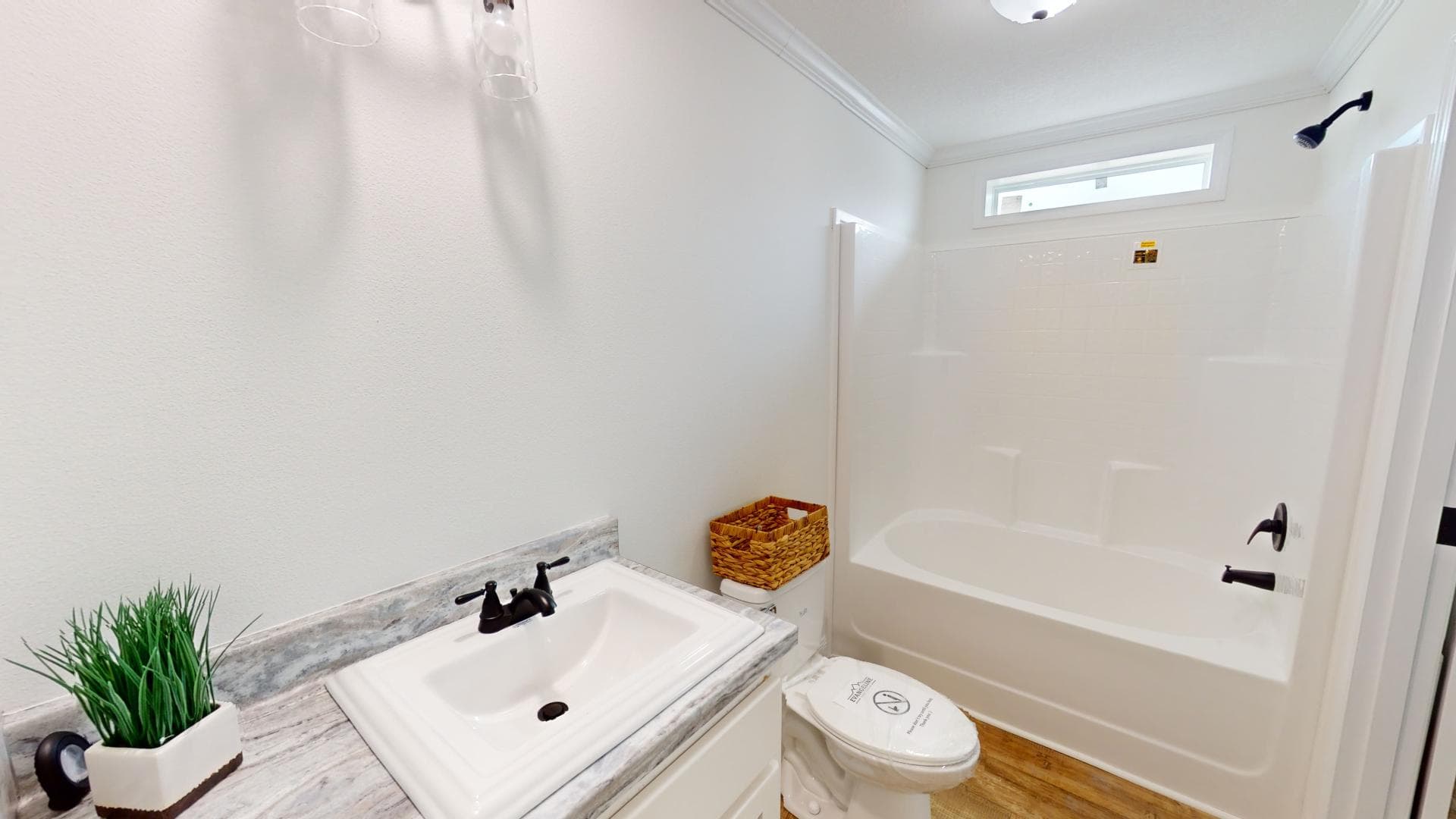 Pri3284-2010 bathroom home features