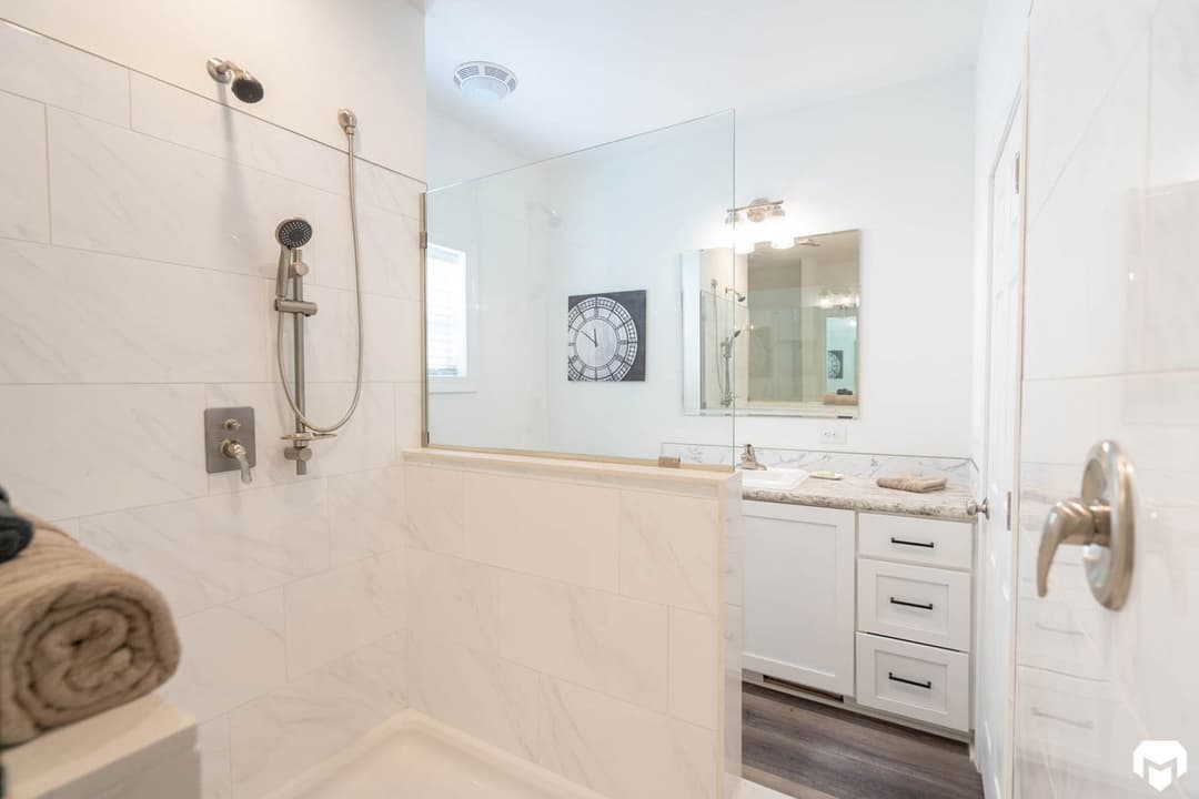 Elite 2.1 32683c bathroom home features