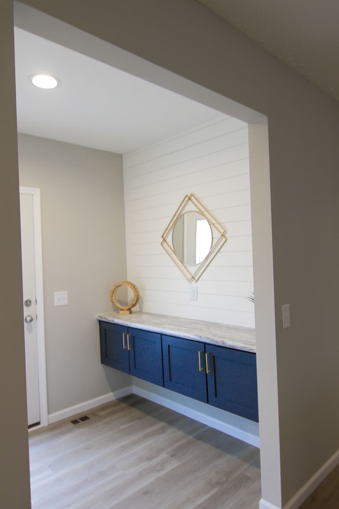 Ultra deuce 3 interior home features