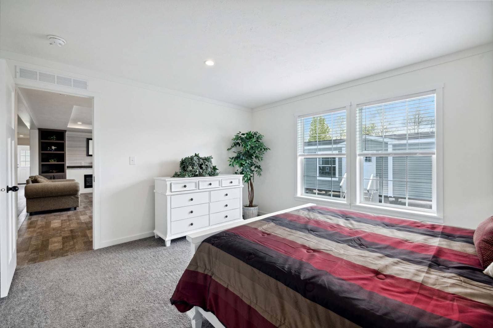 Elevate 60 bedroom home features