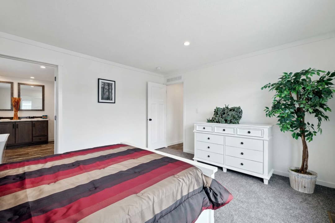 Elevate 60 bedroom home features