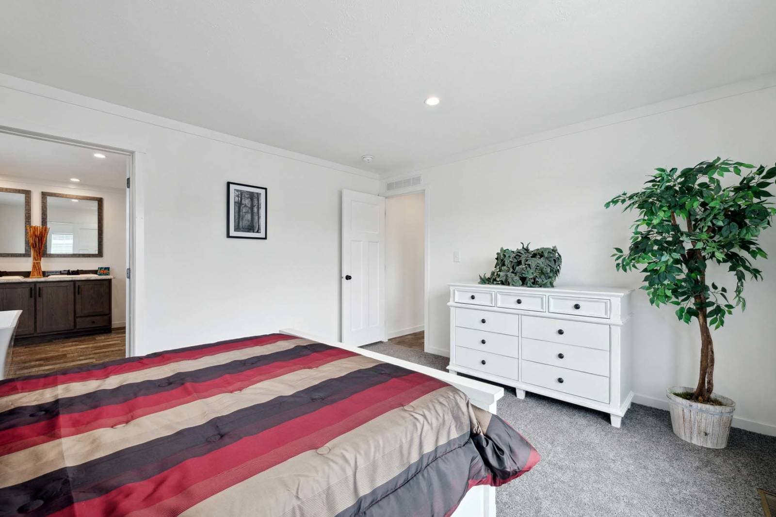 Elevate 60 bedroom home features