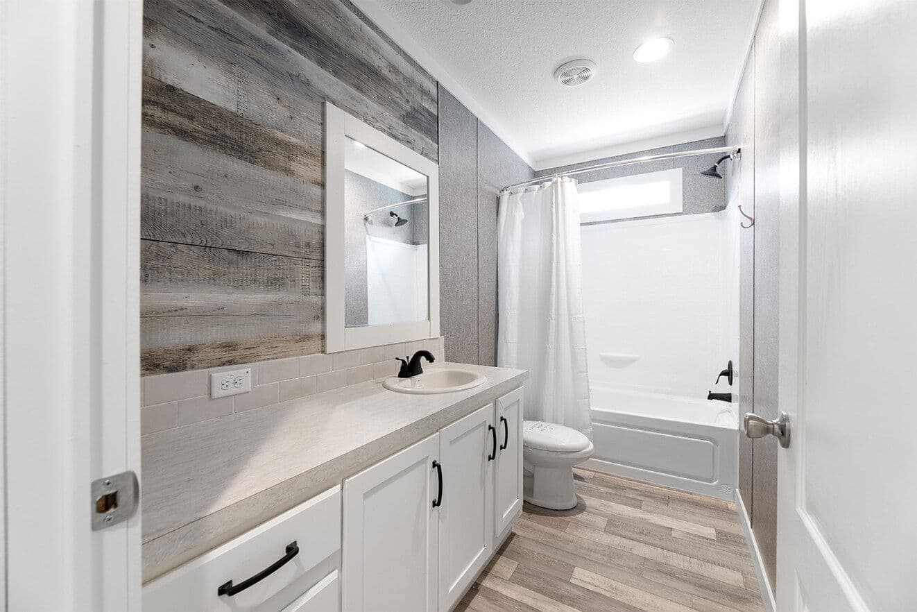 Sheridan 30483s bathroom home features