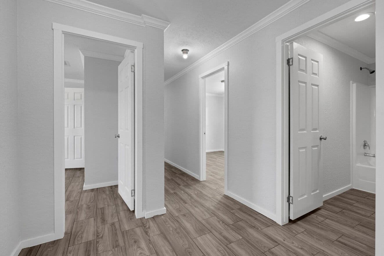 Topaz 28764a interior home features