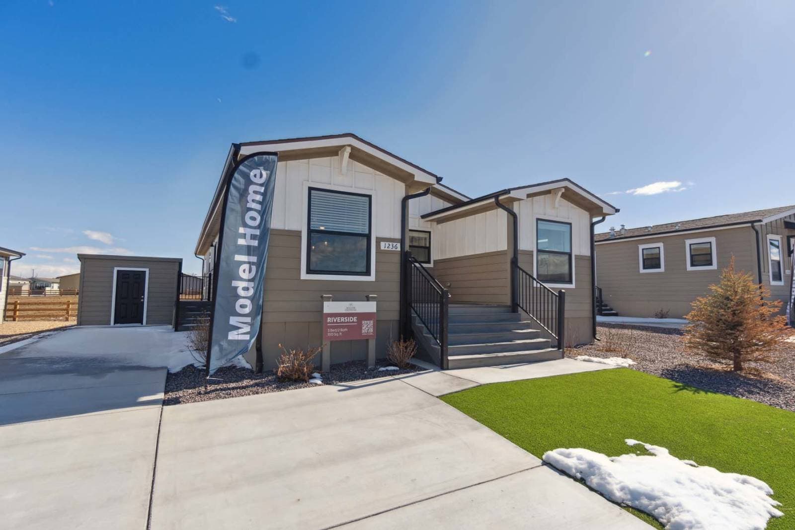 Aurora-e exterior home features