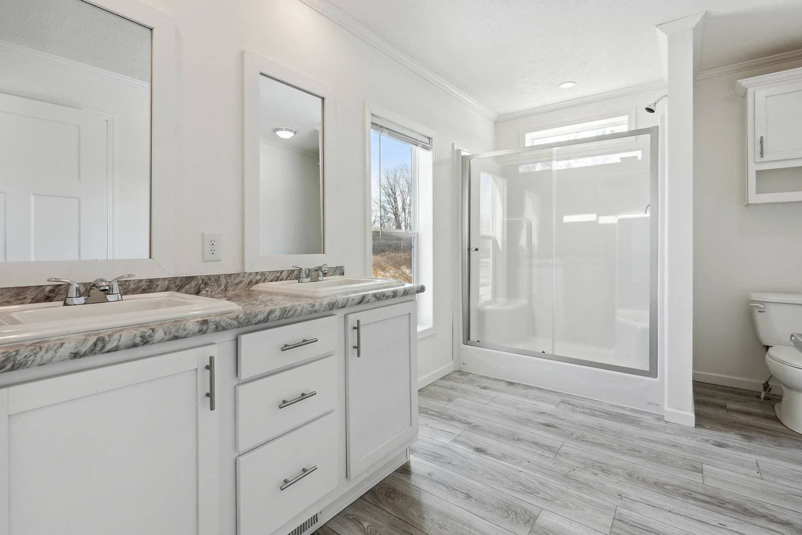 N682 bathroom home features