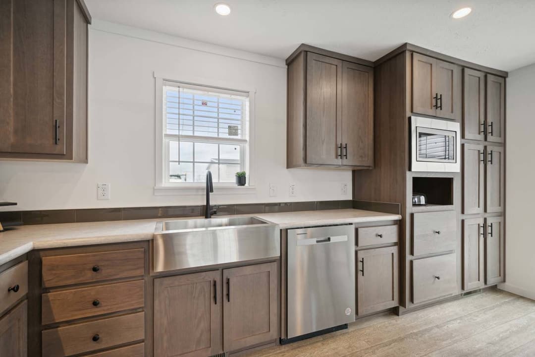 Encore kitchen home features