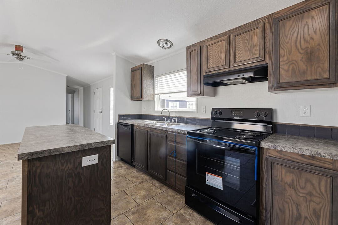 Emerald 16723a kitchen home features