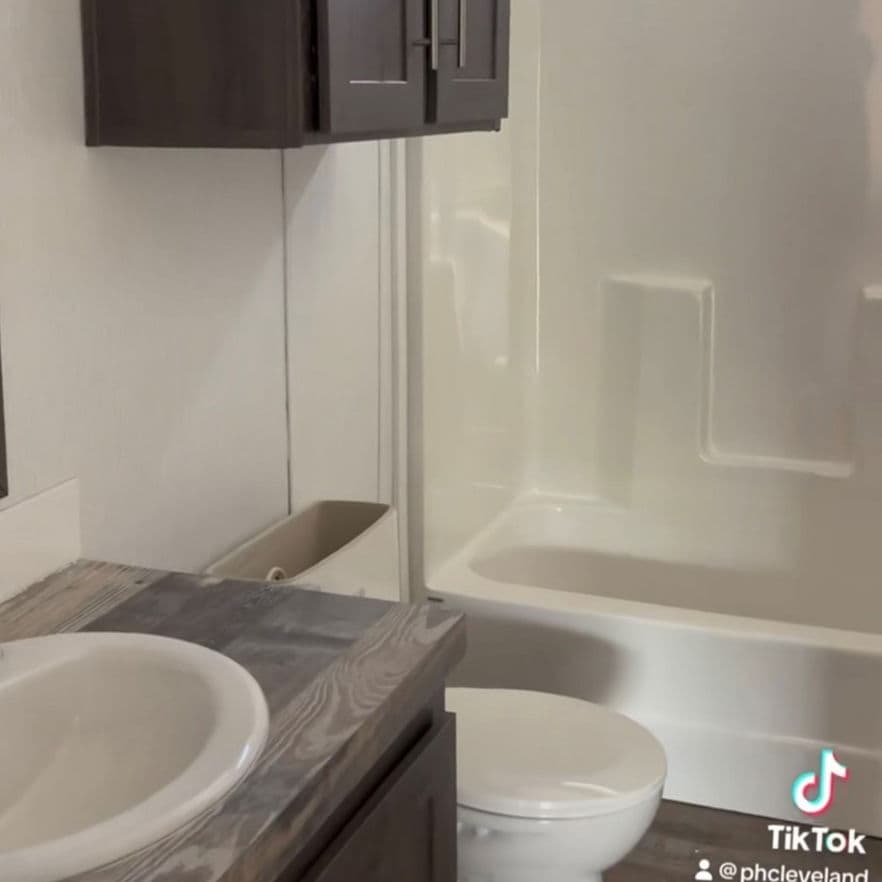 Pinnacle 28563f bathroom home features