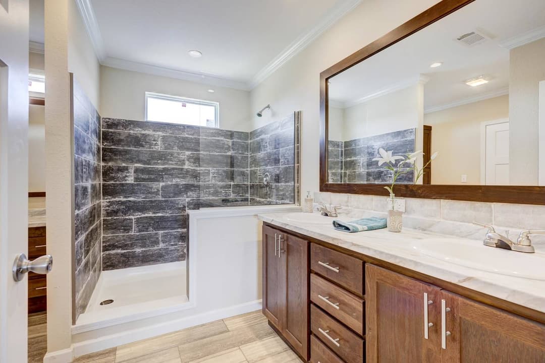 Titan extreme 3264r bathroom home features