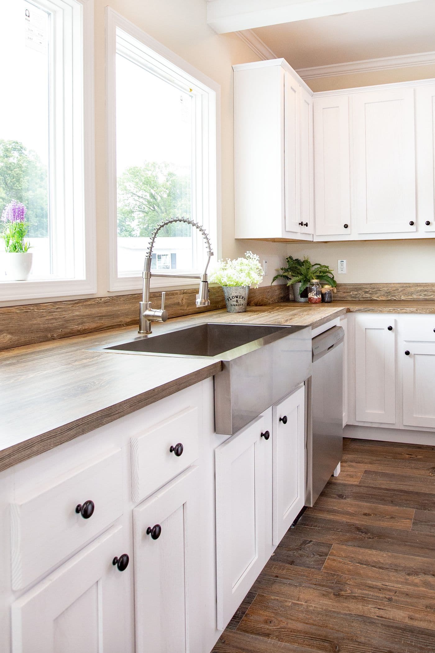 Southern charm 4br kitchen home features