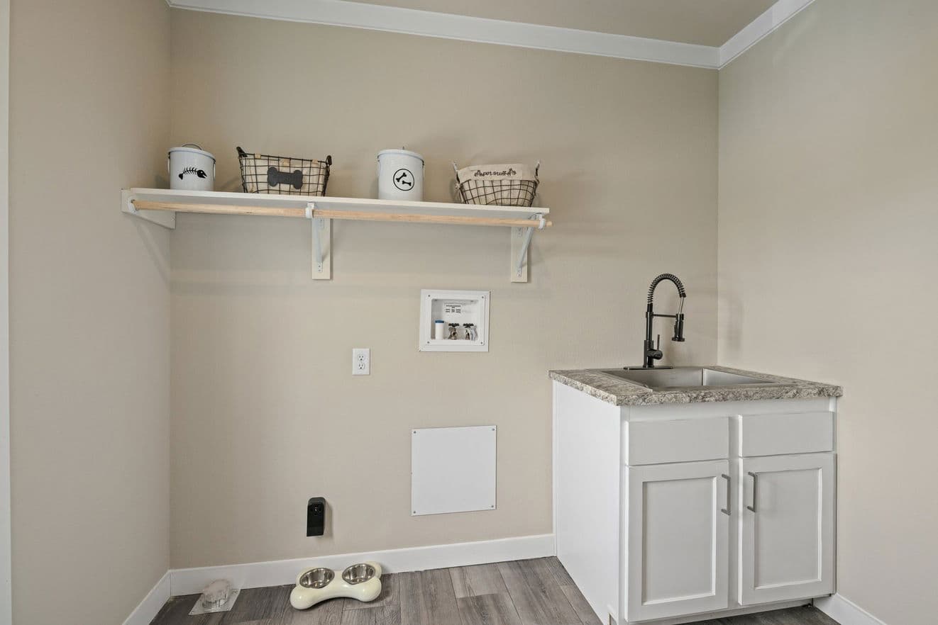 El rancho 32764a interior home features