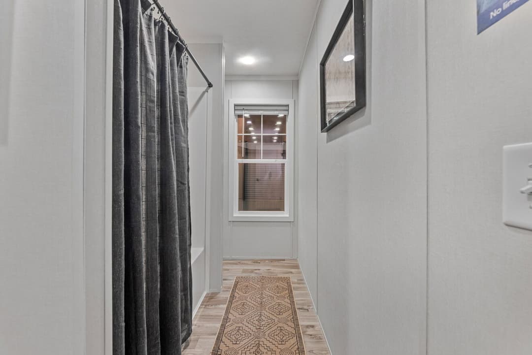 Vivid 28603n bathroom home features