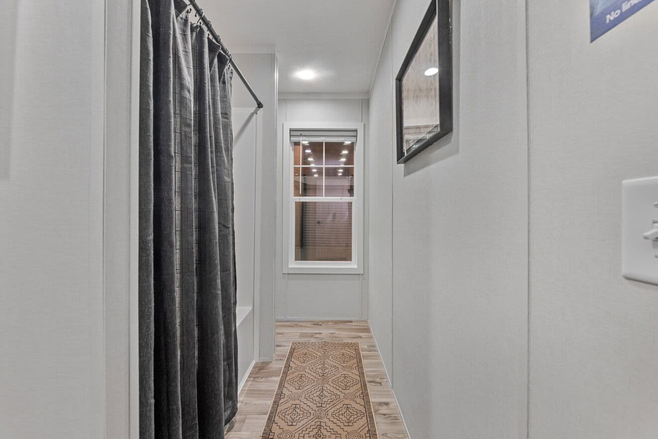 Vivid 28603n bathroom home features