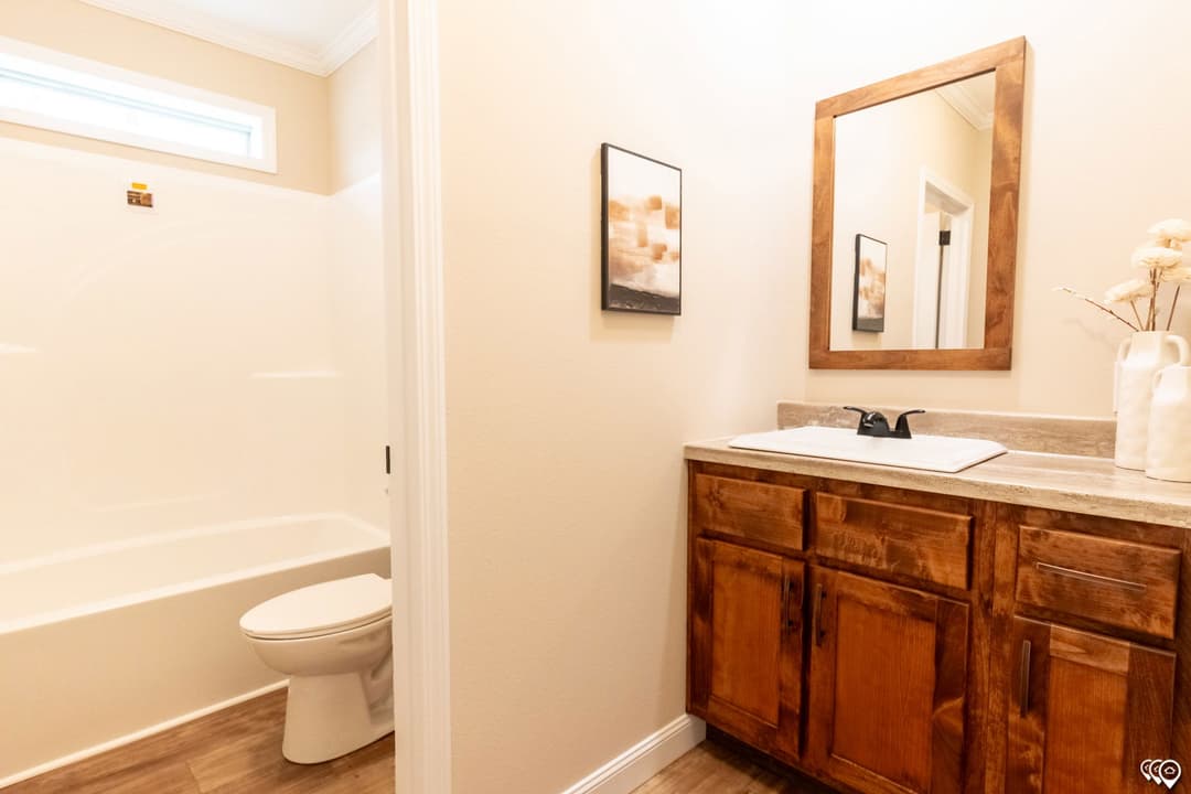 Pri3264-2070 bathroom home features