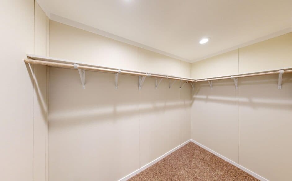 Hacienda p60s bedroom home features