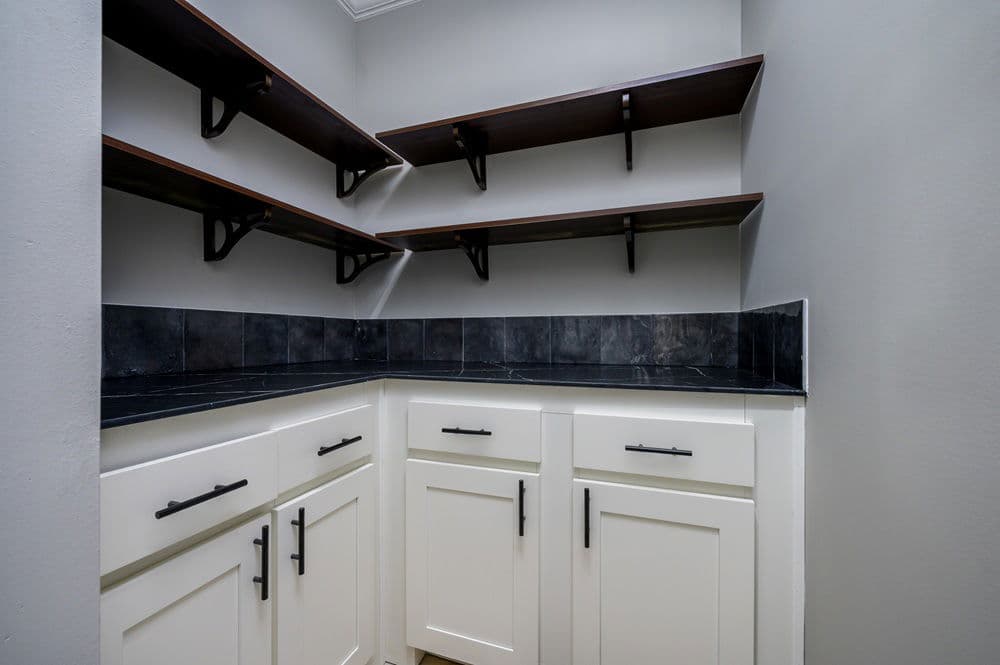 Edgewater ii interior home features