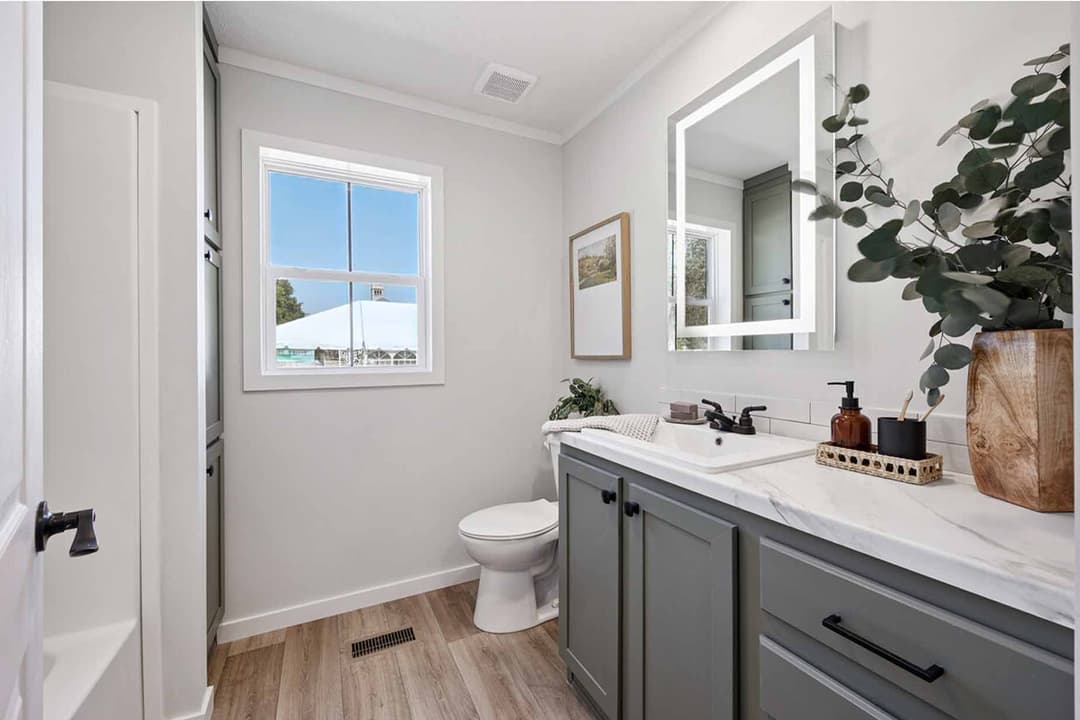 Axis 32563n bathroom home features