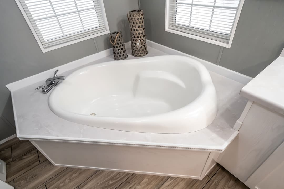 Md-50 bathroom home features