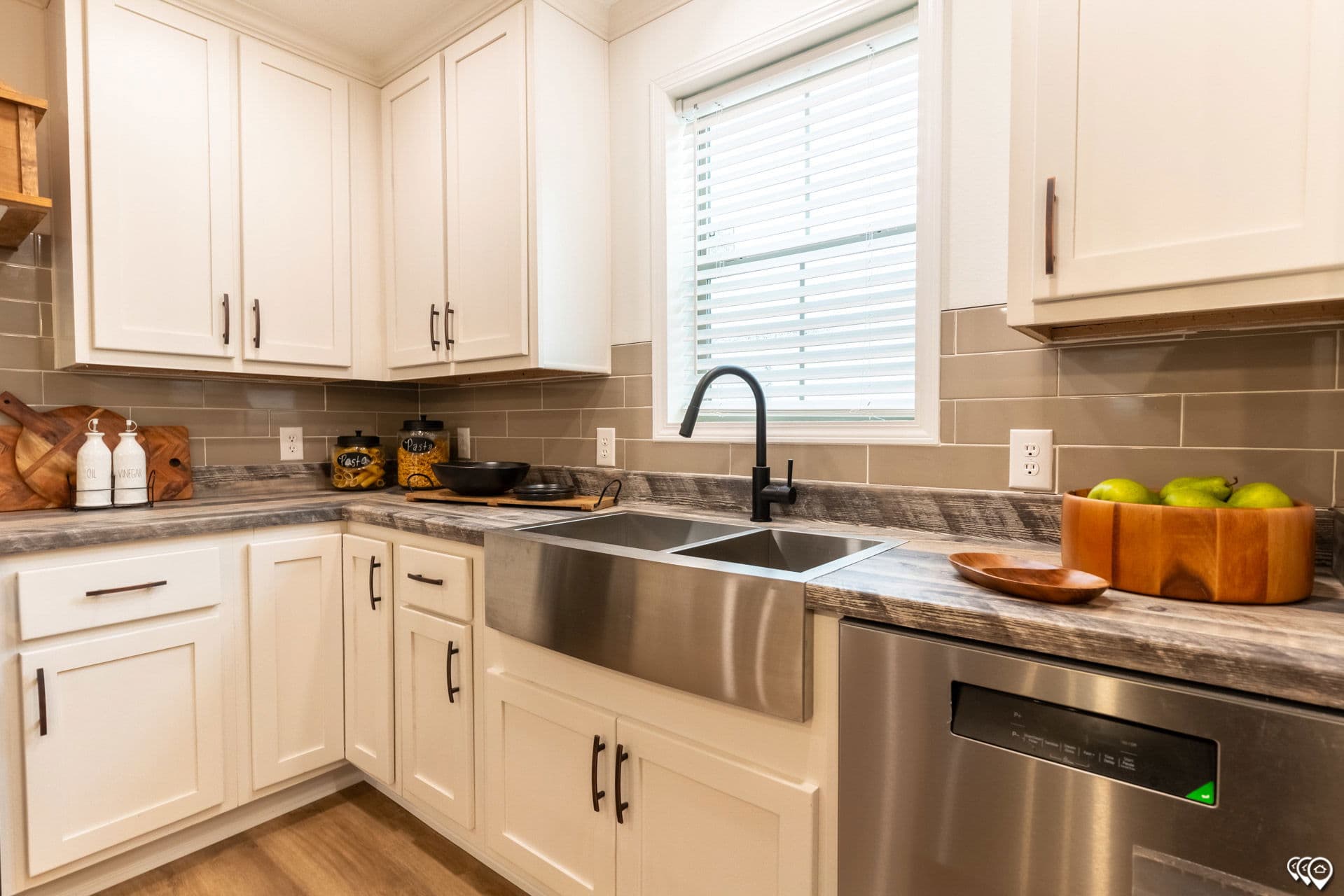 Pri3280-2071 kitchen home features