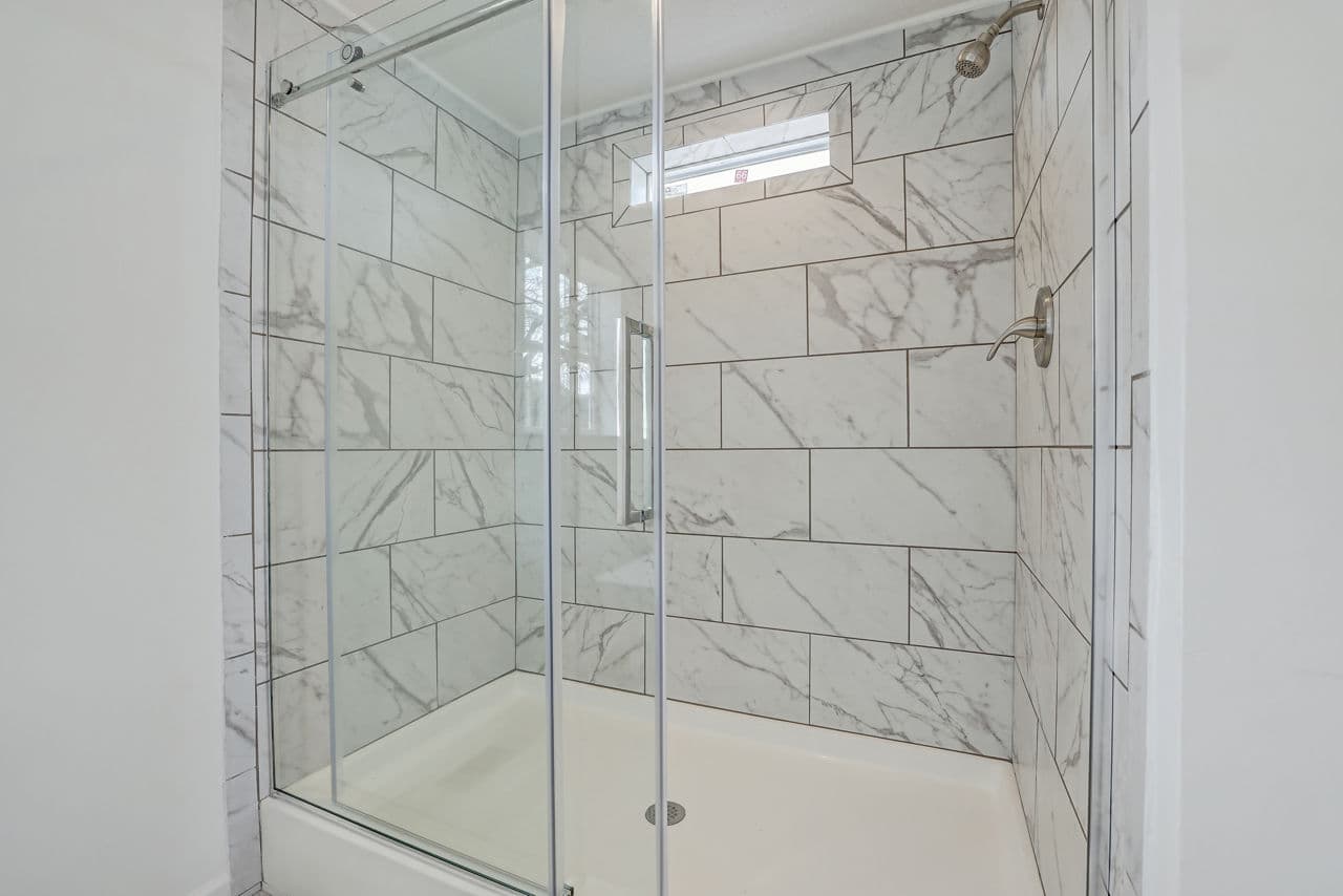 Tillery iii 3260-01 bathroom home features