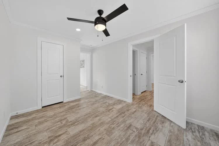 Rory bedroom home features
