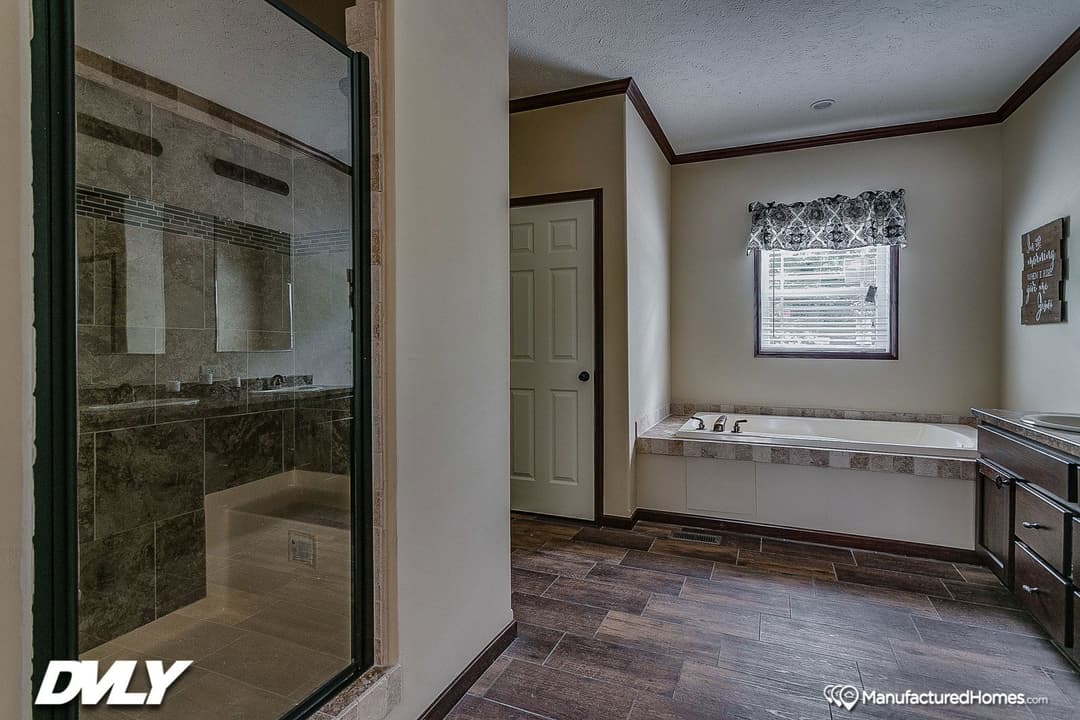 Brooks pointe bathroom home features