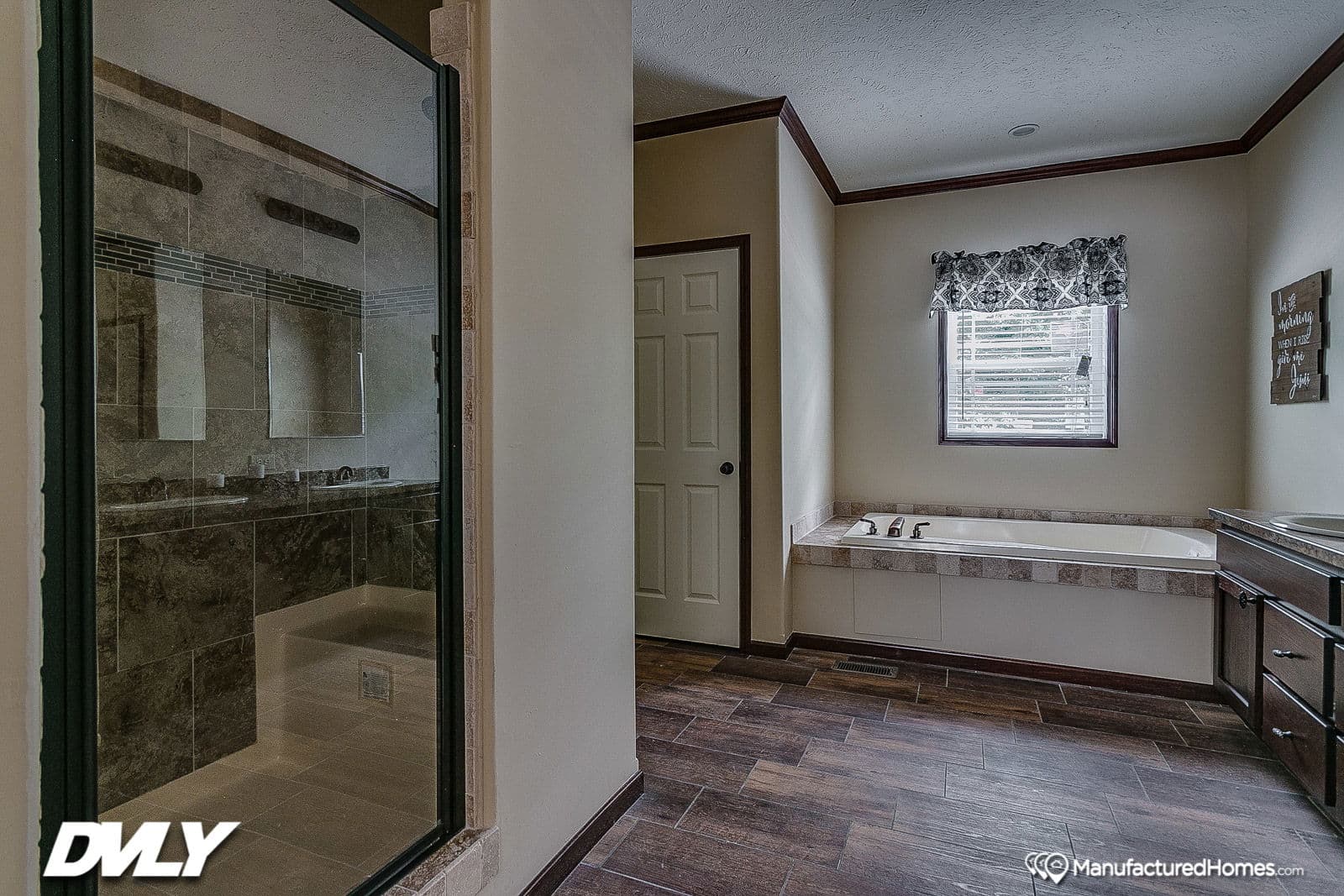 Brooks pointe bathroom home features