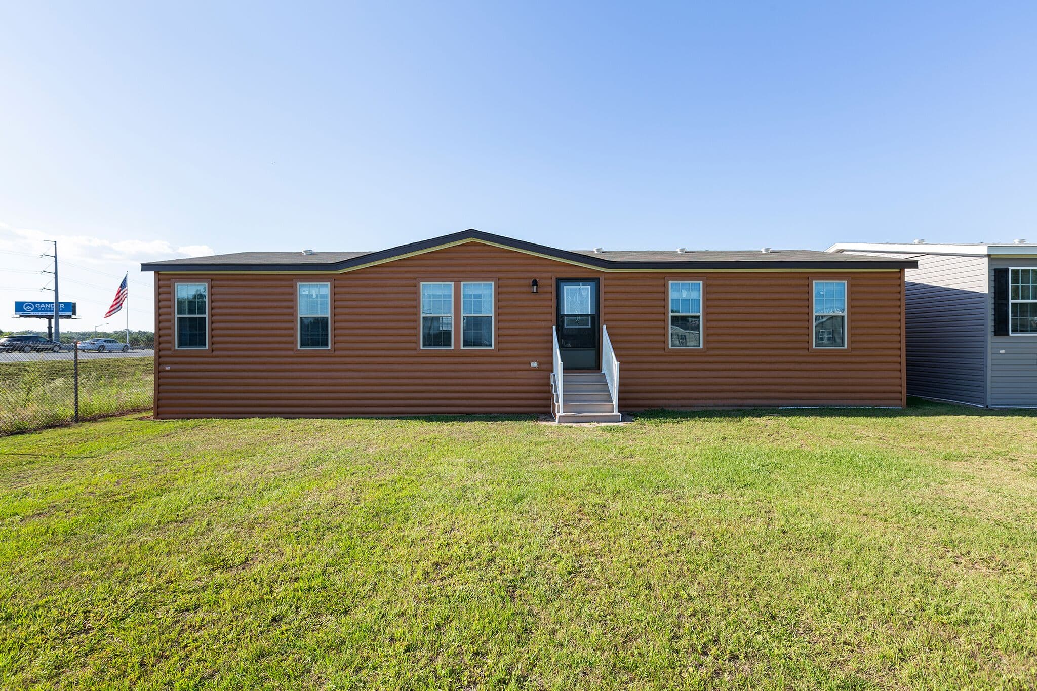 Taylor 2856 exterior home features