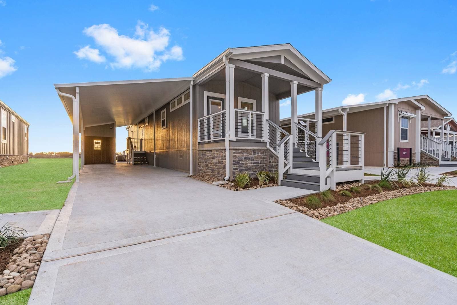 Innovation 1668h exterior home features