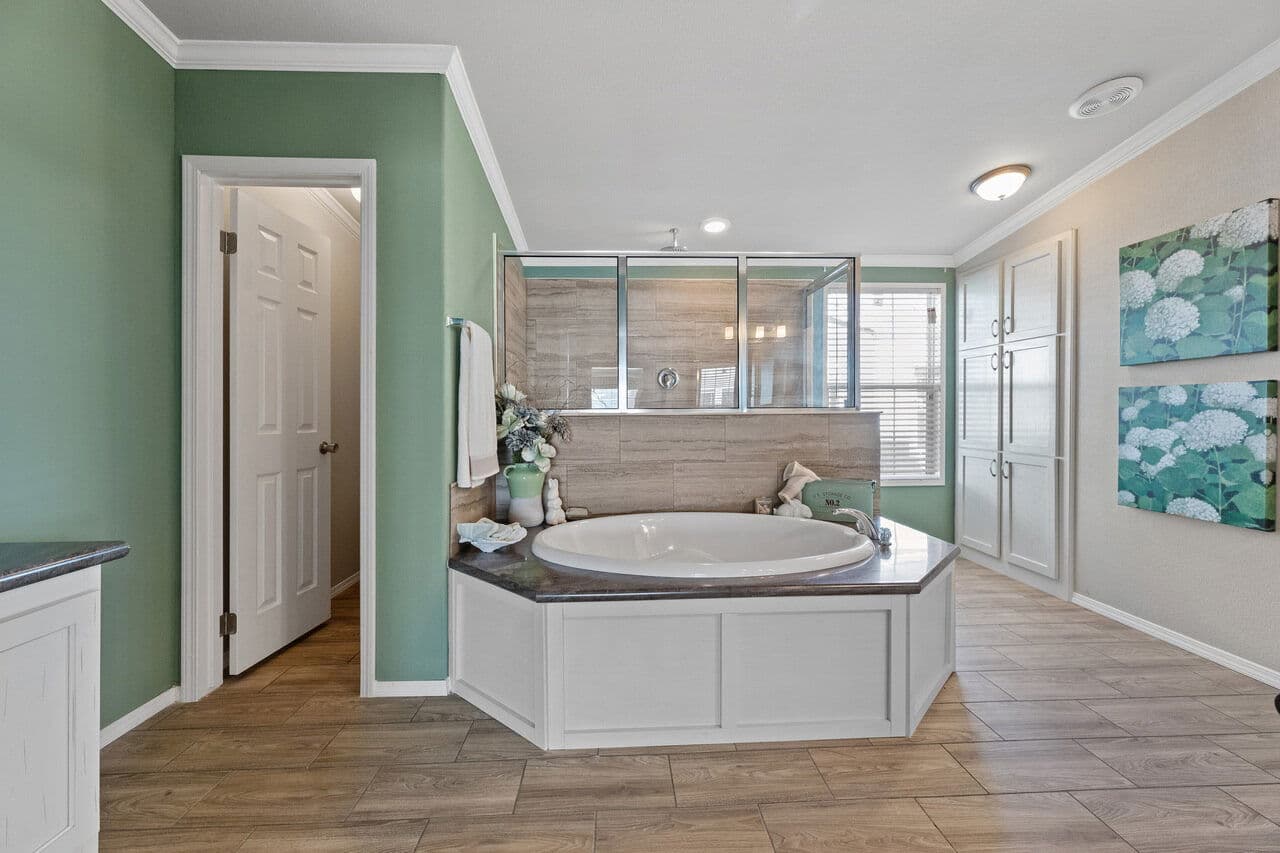 Hacienda iii 41764a bathroom home features