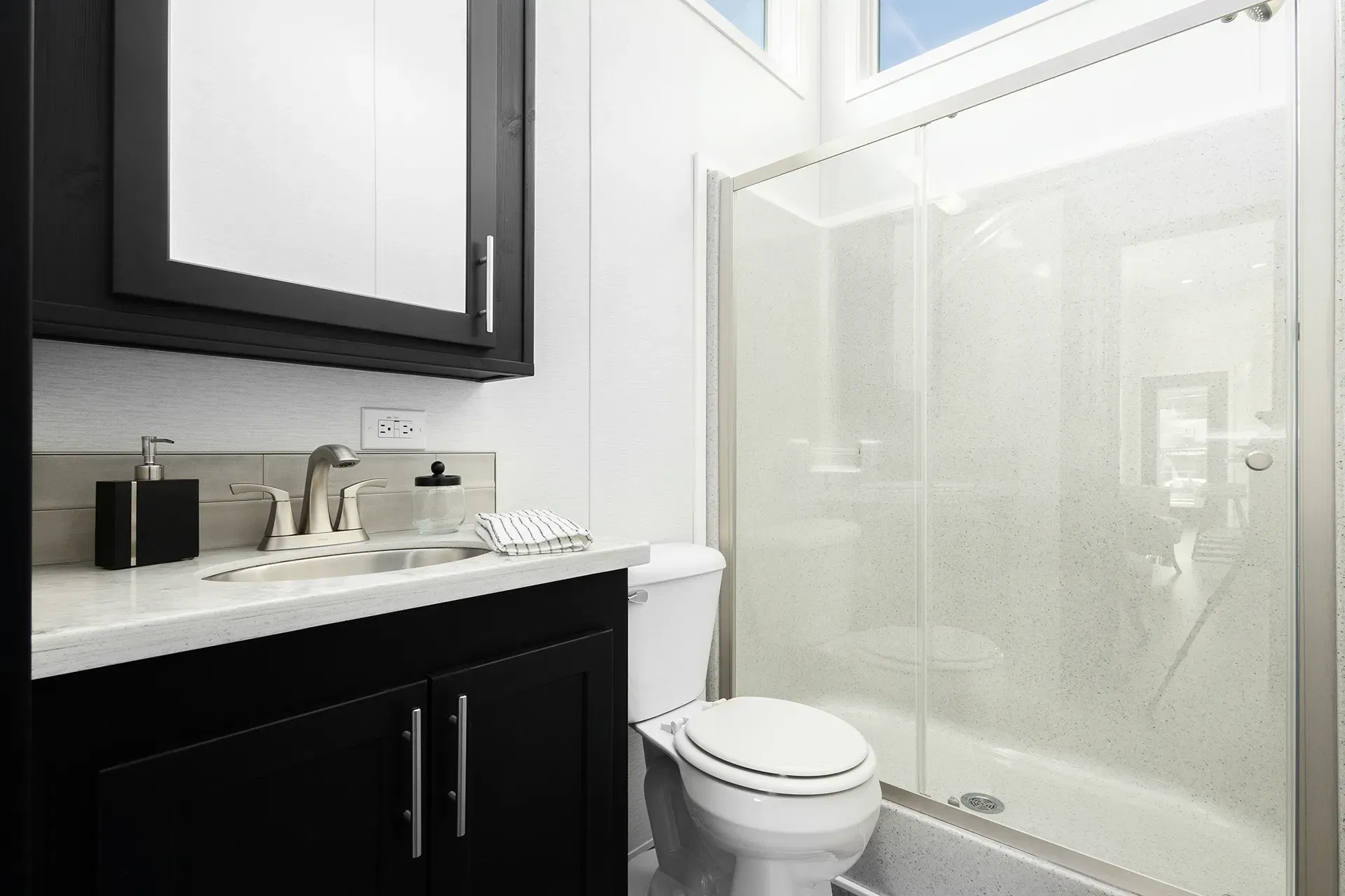 Island 6430p bathroom home features